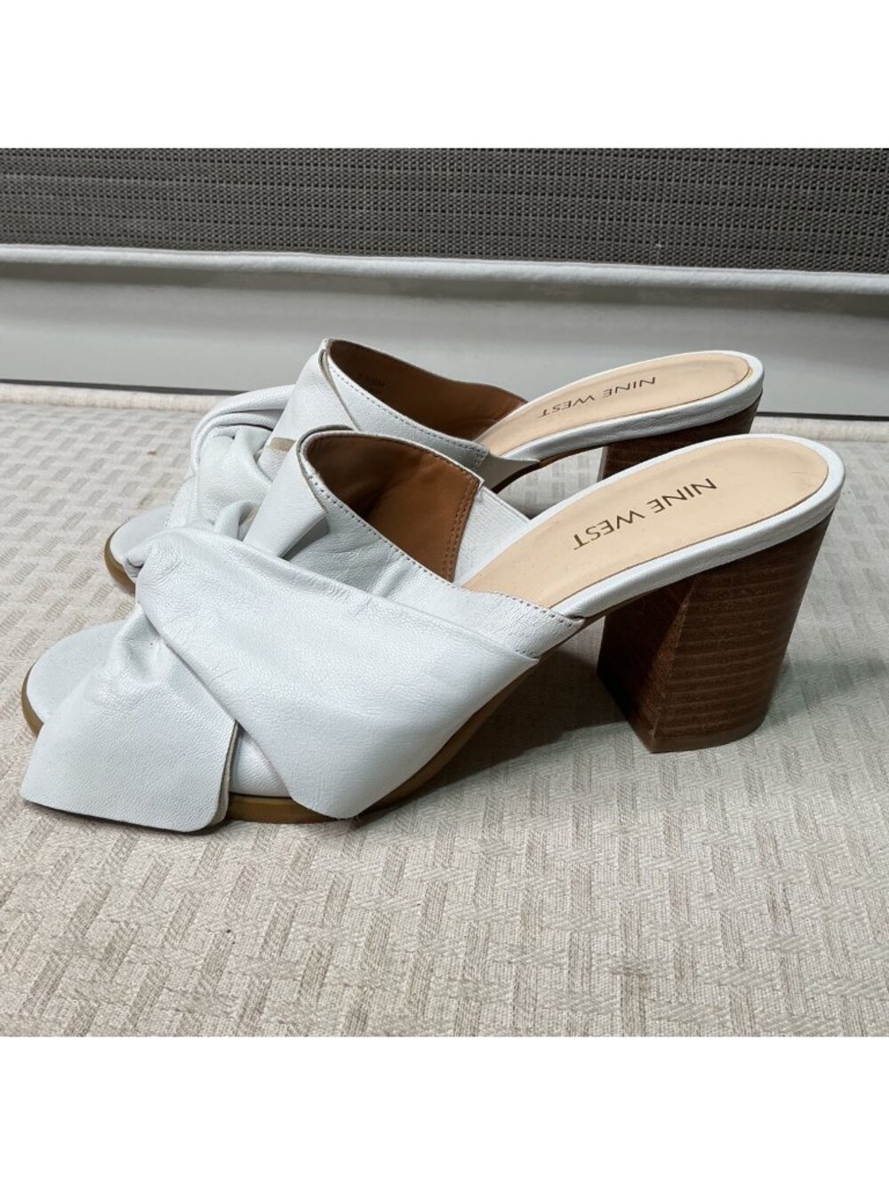 Nine West Woman's White Leather Block Heel Mules Size 7.5M Sild-On